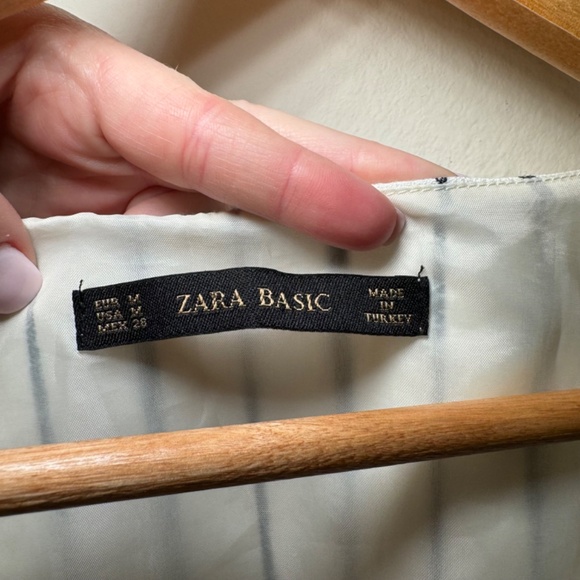 Zara Basic Dress Women's MD White Blue Striped Sleeveless Shift Classic Preppy - Picture 4 of 5
